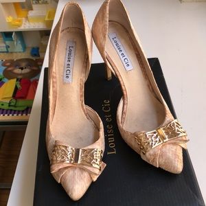 louise et cie lo naly pointed toe pump with bow.
